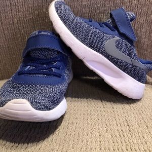 Kids Nike blue knit running shoes